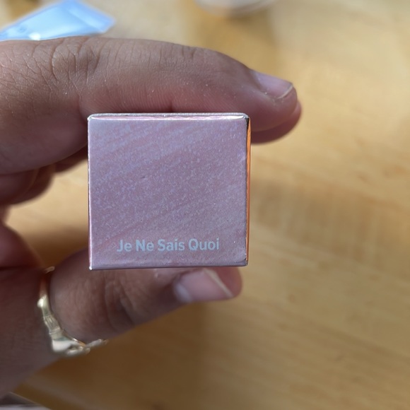 it cosmetics VITALITY LIP & CHEEK FLUSH stain - Picture 2 of 4